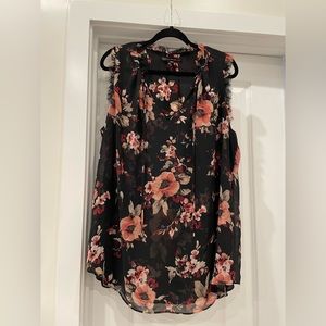 WHBM floral sleeveless blouse plus size